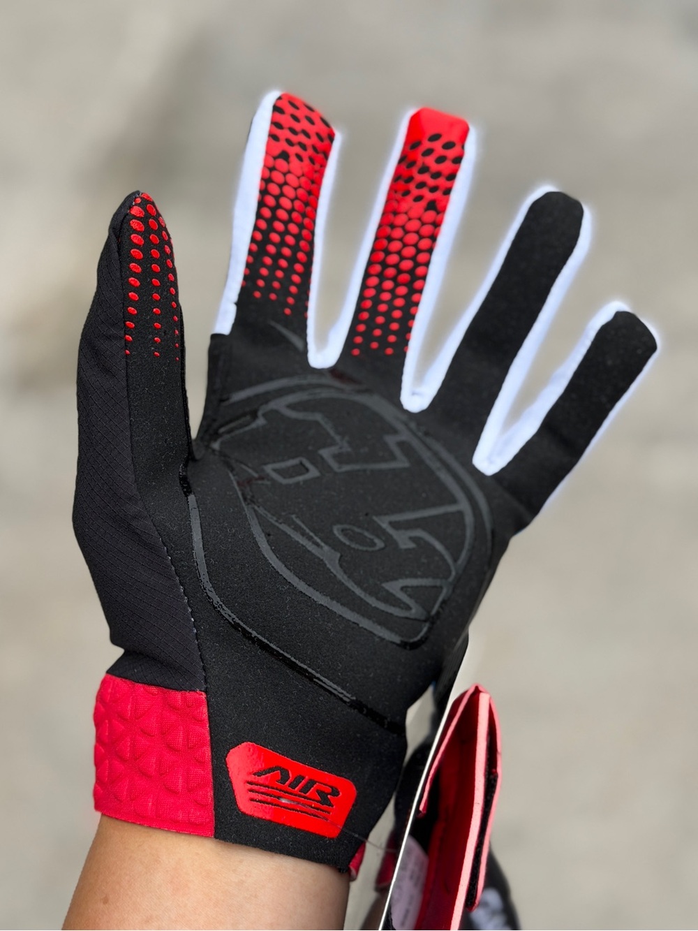 Gloves - Picture 4 of 11